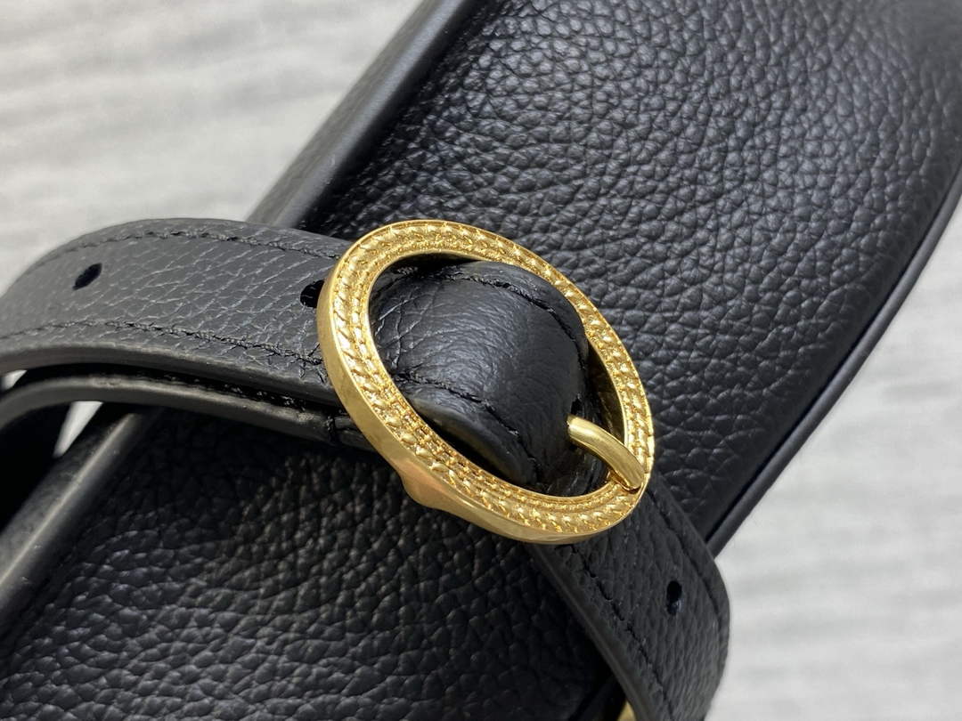 Small Dior Médaillon Flap Bag – Black Grained Calfskin M3919