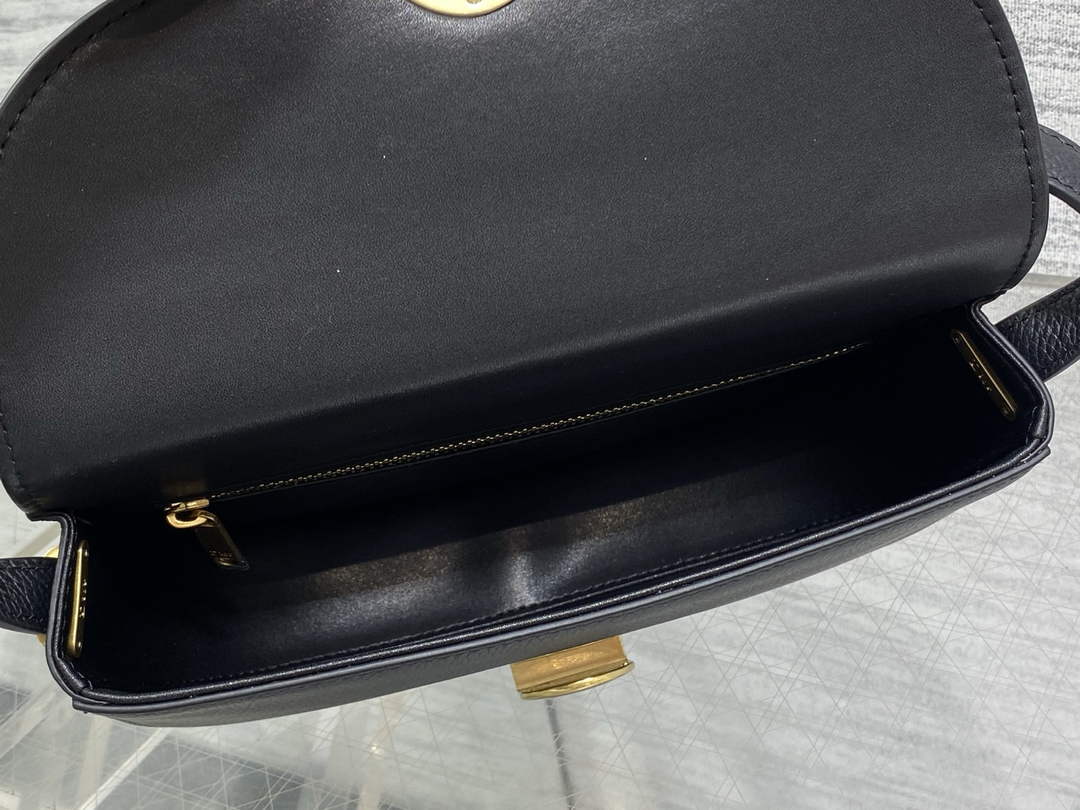 Small Dior Médaillon Flap Bag – Black Grained Calfskin M3919
