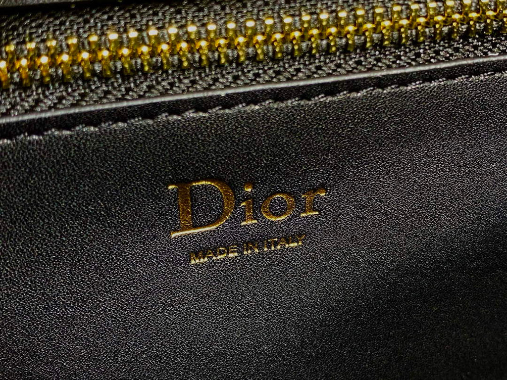Small Dior Médaillon Flap Bag – Black Grained Calfskin M3919