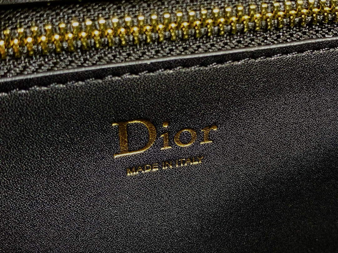 Small Dior Médaillon Flap Bag – Black Grained Calfskin M3919