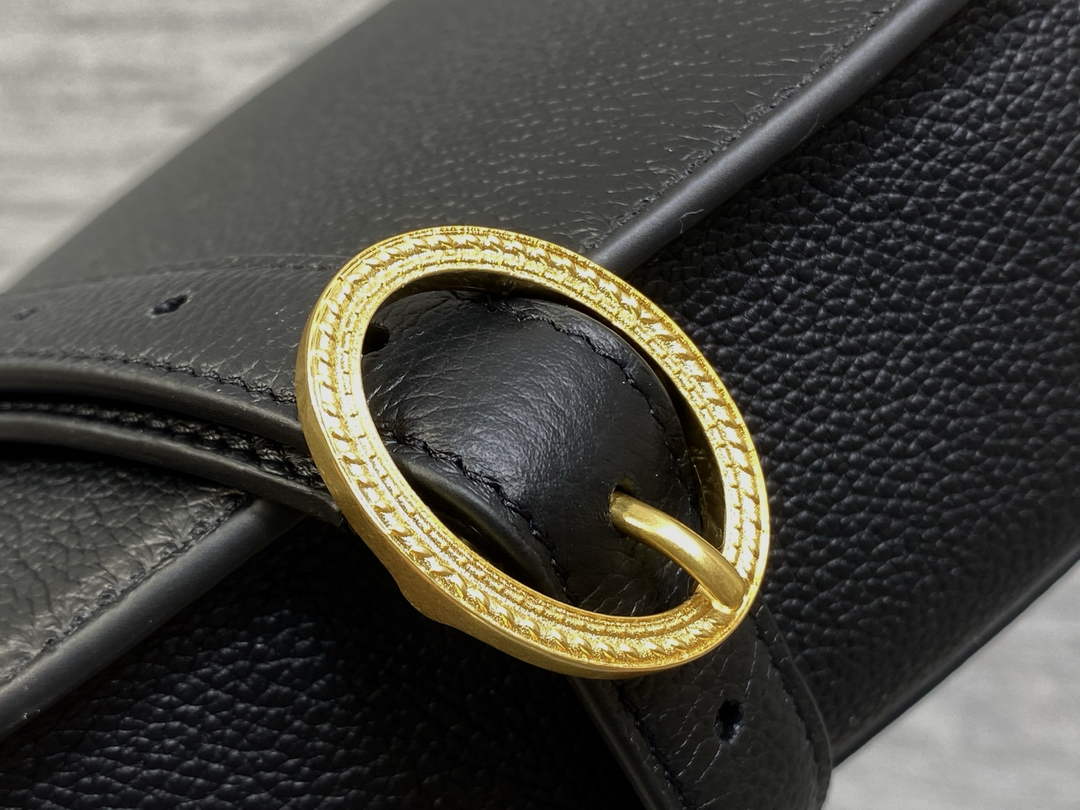 Medium Dior Médaillon Flap Bag - Black Grained Calfskin M3920