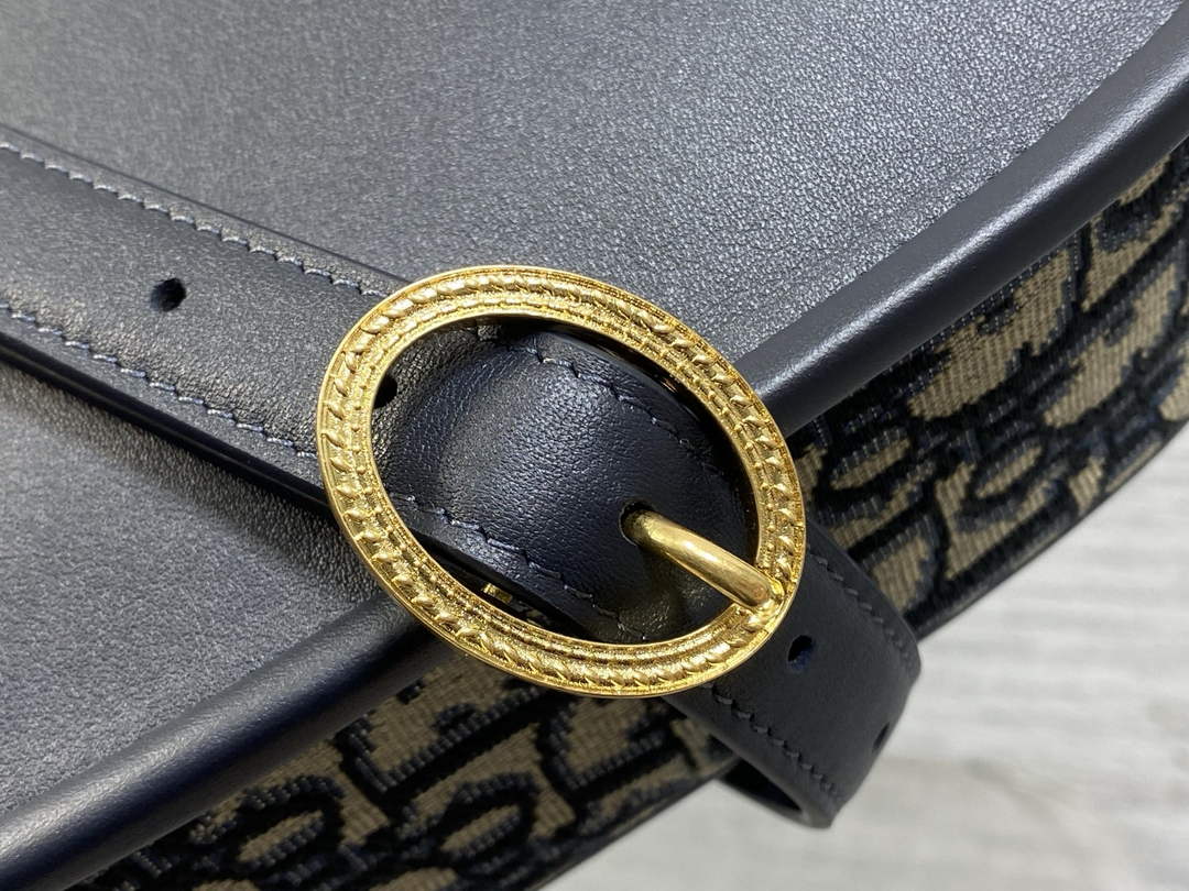 Medium Dior Médaillon Flap Bag - Blue Oblique Jacquard M3922