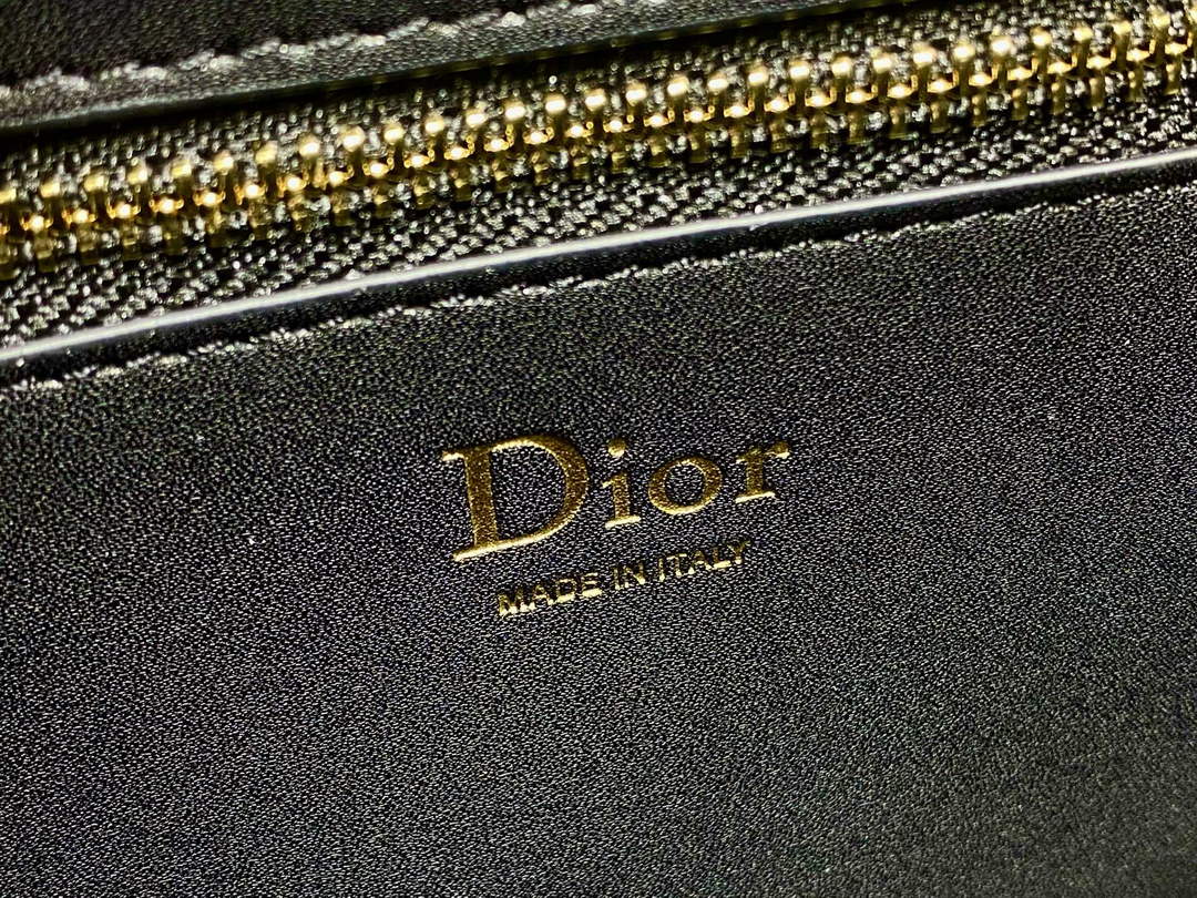 Medium Dior Médaillon Flap Bag - Black Grained Calfskin M3920