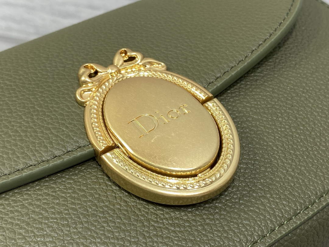 Small Dior Médaillon Flap Bag – Green Grained Calfskin M3919