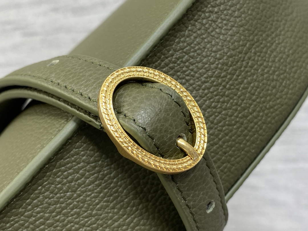 Small Dior Médaillon Flap Bag – Green Grained Calfskin M3919