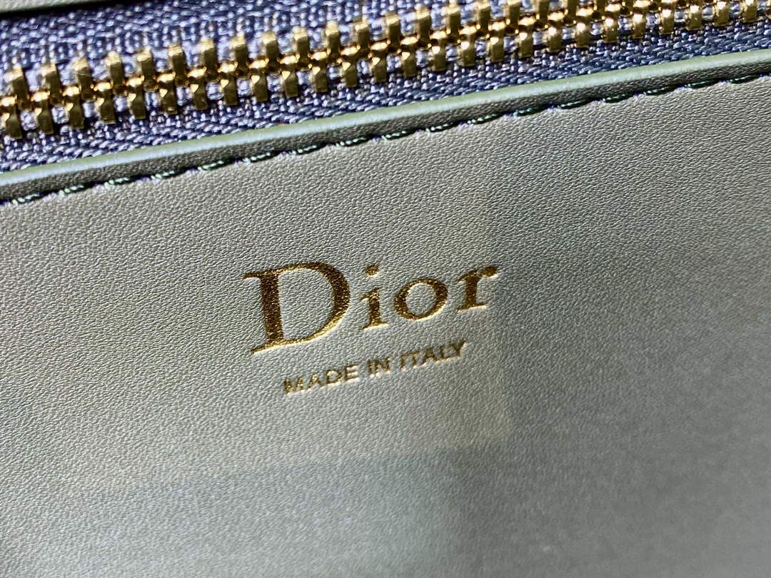 Medium Dior Médaillon Flap Bag - Green Grained Calfskin M3920