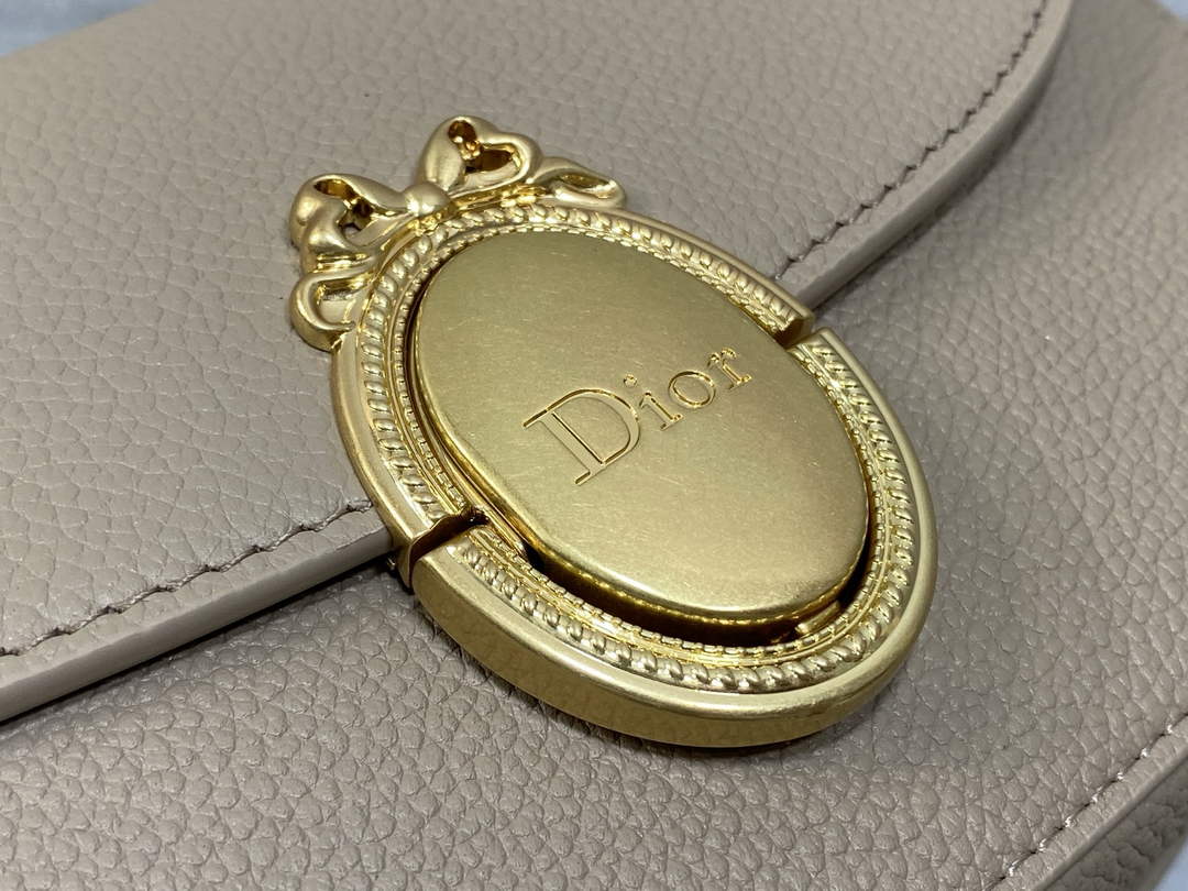 Small Dior Médaillon Flap Bag – Gray Grained Calfskin M3919