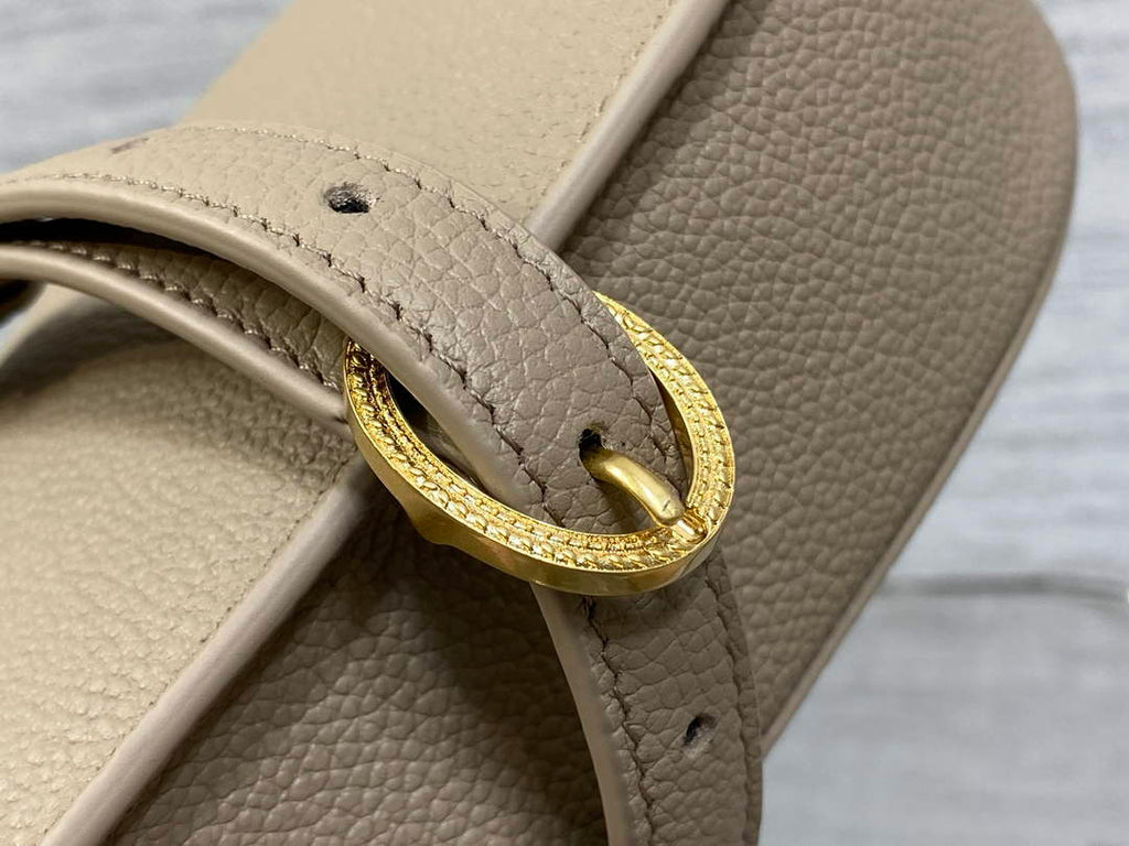 Small Dior Médaillon Flap Bag – Gray Grained Calfskin M3919