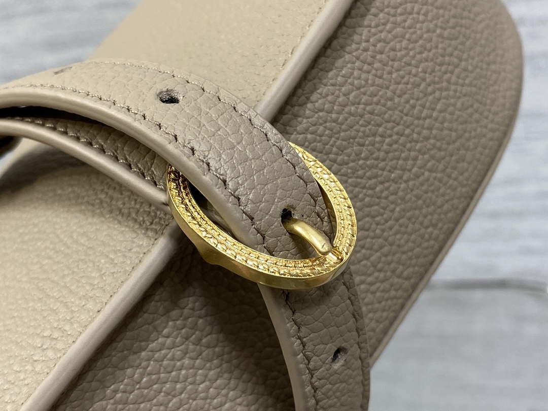 Small Dior Médaillon Flap Bag – Gray Grained Calfskin M3919