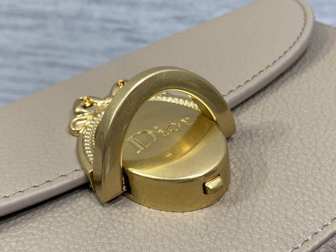 Small Dior Médaillon Flap Bag – Gray Grained Calfskin M3919