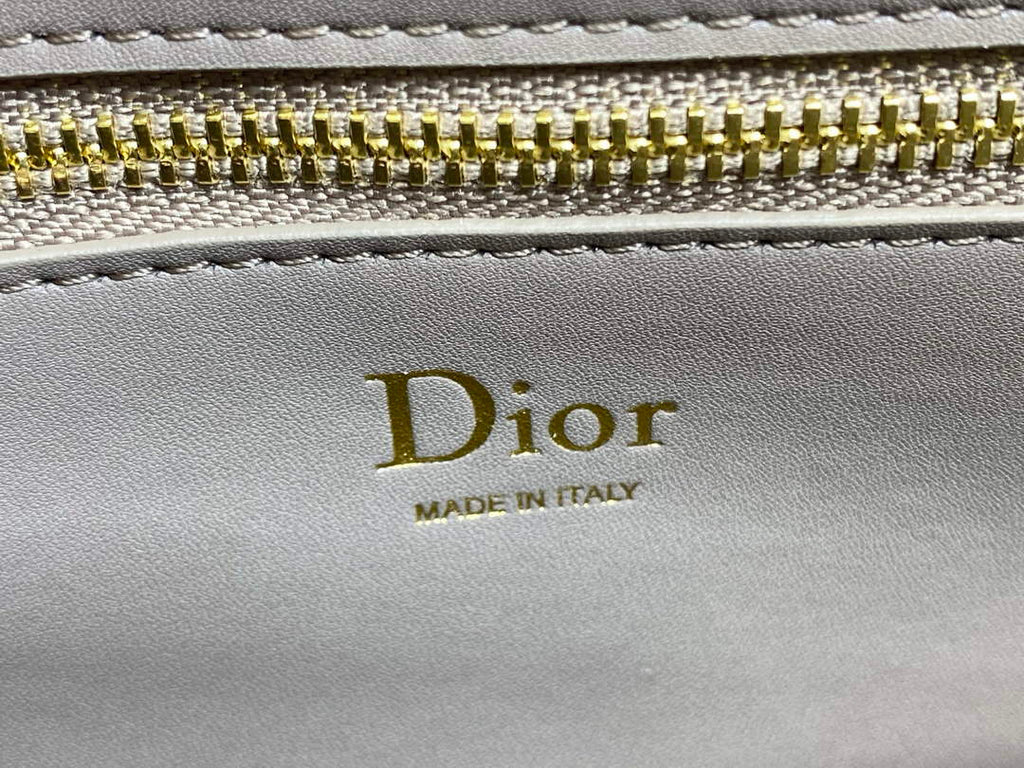 Small Dior Médaillon Flap Bag – Gray Grained Calfskin M3919