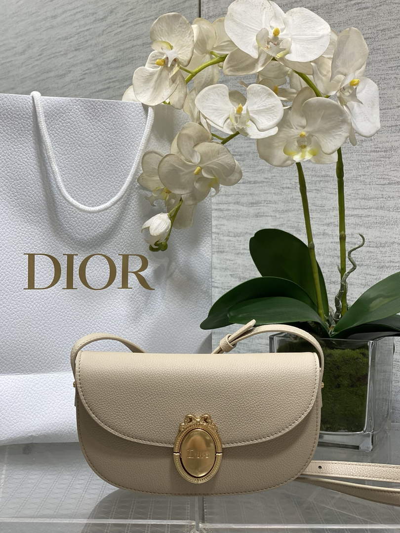 Small Dior Médaillon Flap Bag – Beige Grained Calfskin M3919