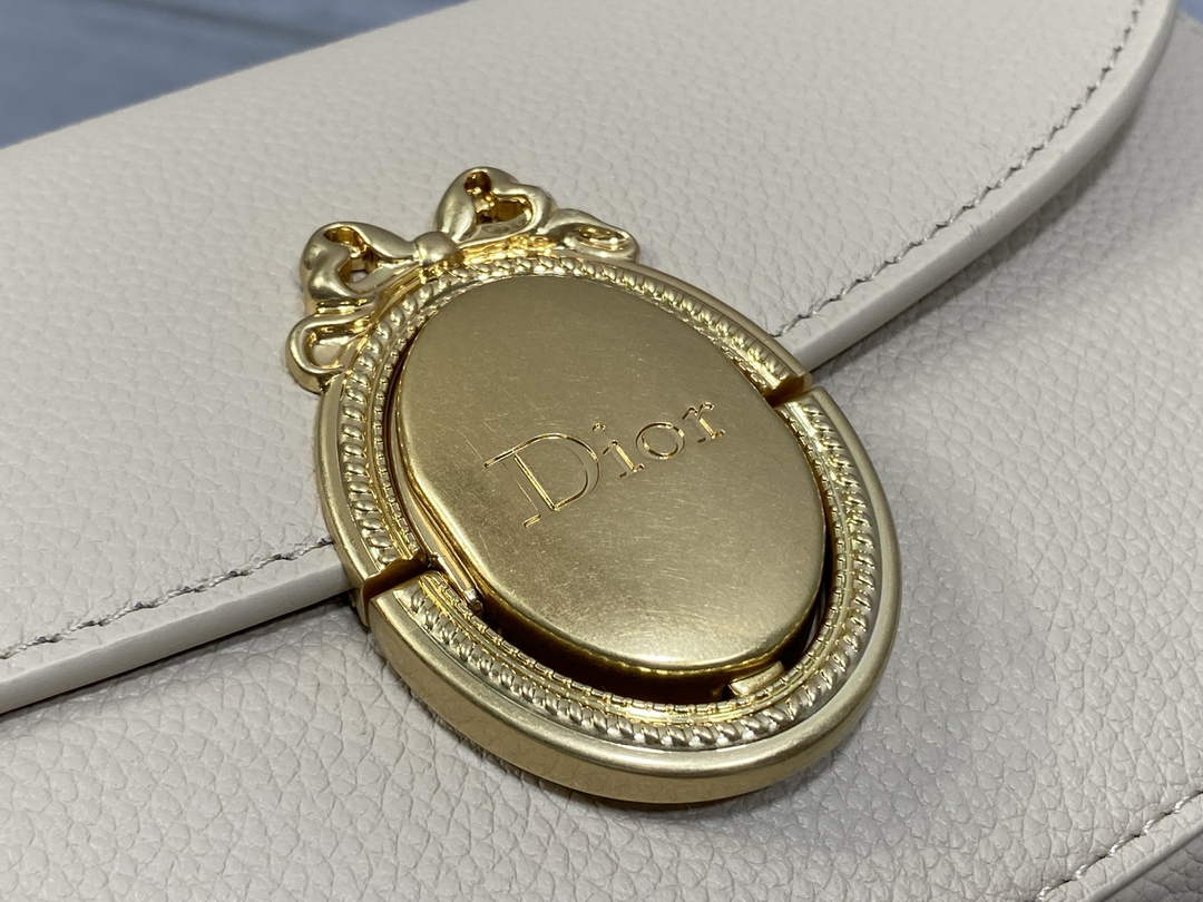 Small Dior Médaillon Flap Bag – Beige Grained Calfskin M3919