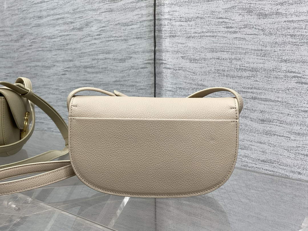 Small Dior Médaillon Flap Bag – Beige Grained Calfskin M3919