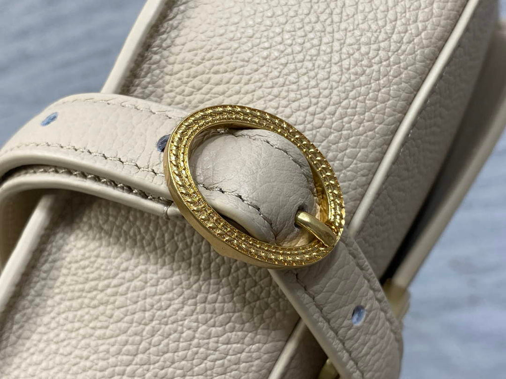 Small Dior Médaillon Flap Bag – Beige Grained Calfskin M3919
