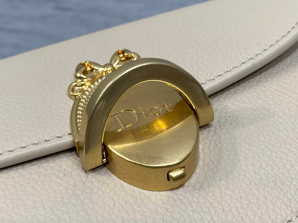 Small Dior Médaillon Flap Bag – Beige Grained Calfskin M3919