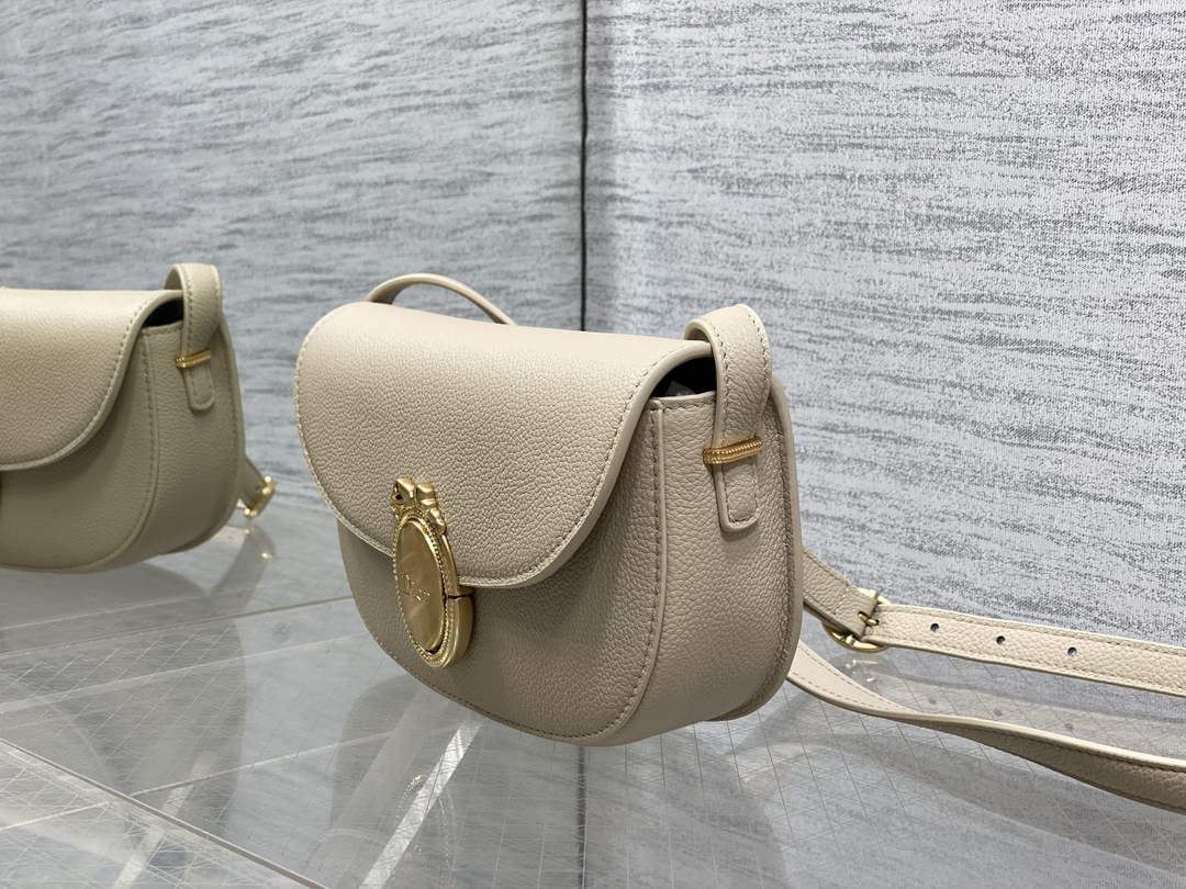 Small Dior Médaillon Flap Bag – Beige Grained Calfskin M3919