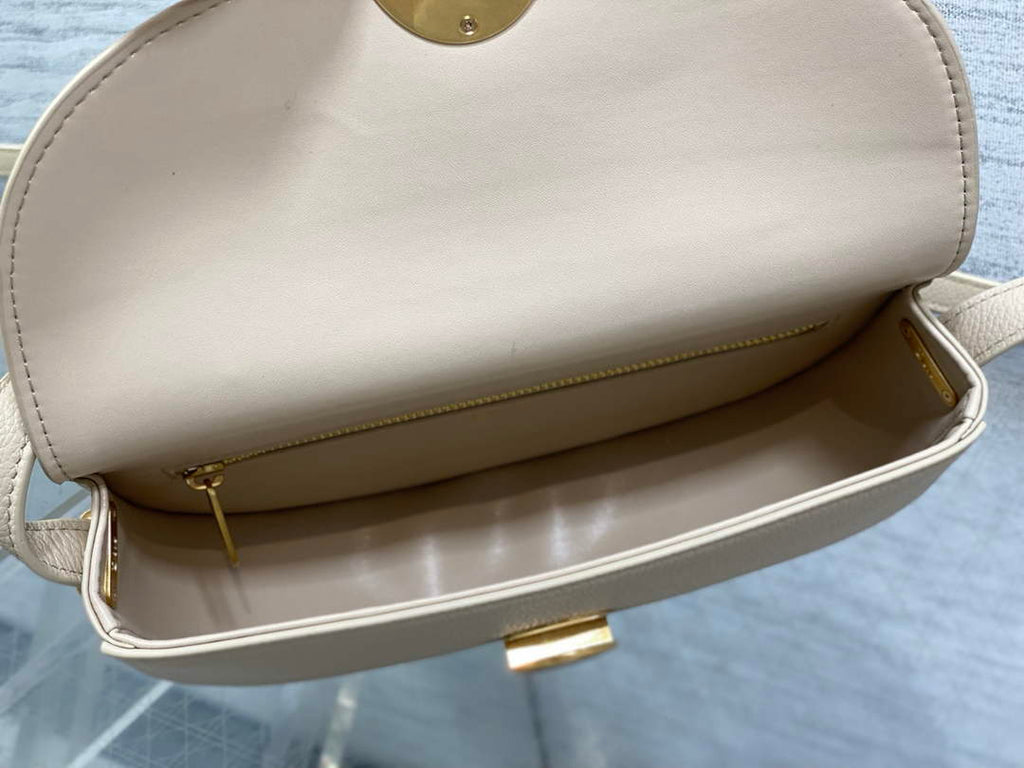 Small Dior Médaillon Flap Bag – Beige Grained Calfskin M3919