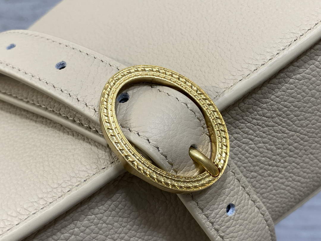 Medium Dior Médaillon Flap Bag - Beige Grained Calfskin M3920