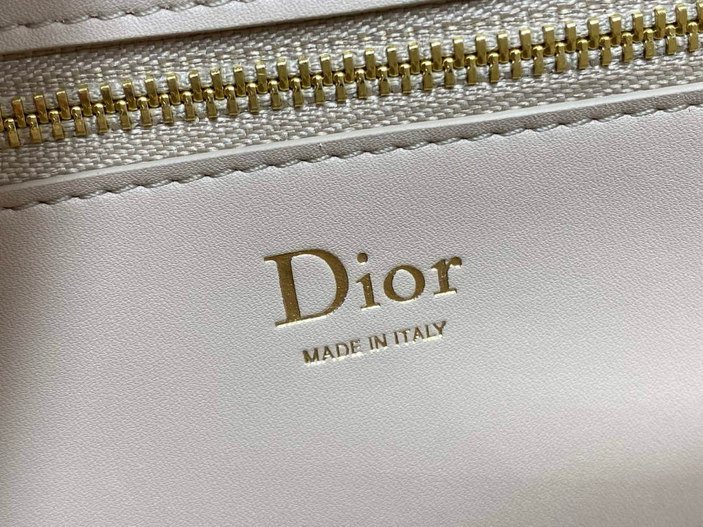 Medium Dior Médaillon Flap Bag - Beige Grained Calfskin M3920