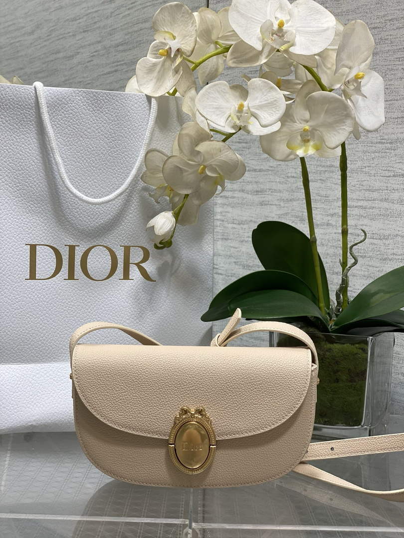 Small Dior Médaillon Flap Bag – Apricot Grained Calfskin M3919