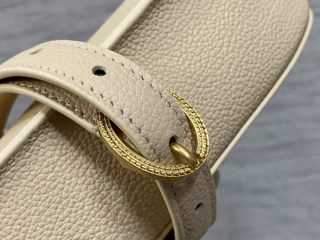 Small Dior Médaillon Flap Bag – Apricot Grained Calfskin M3919