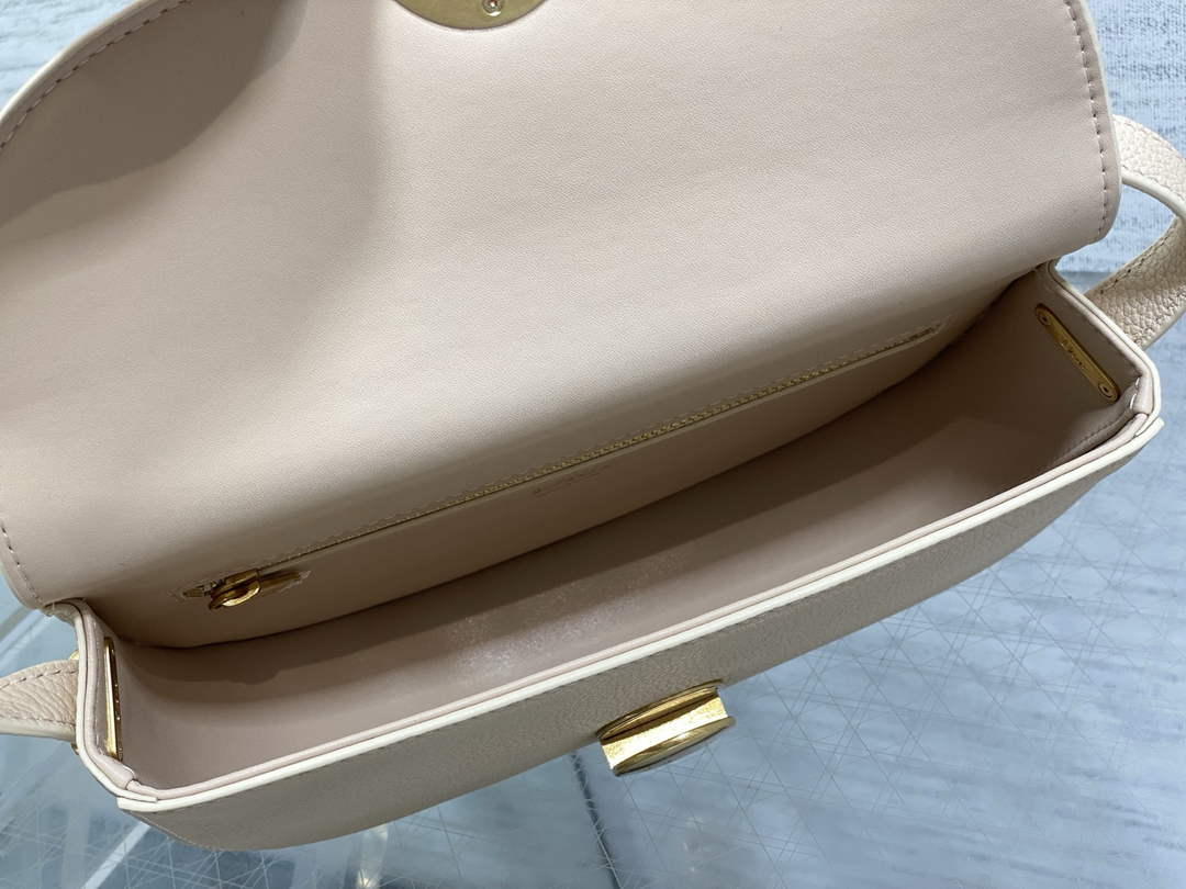 Small Dior Médaillon Flap Bag – Apricot Grained Calfskin M3919
