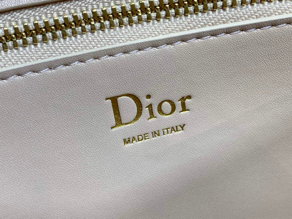 Small Dior Médaillon Flap Bag – Apricot Grained Calfskin M3919