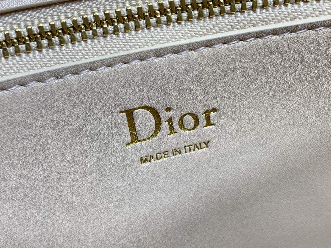 Small Dior Médaillon Flap Bag – Apricot Grained Calfskin M3919