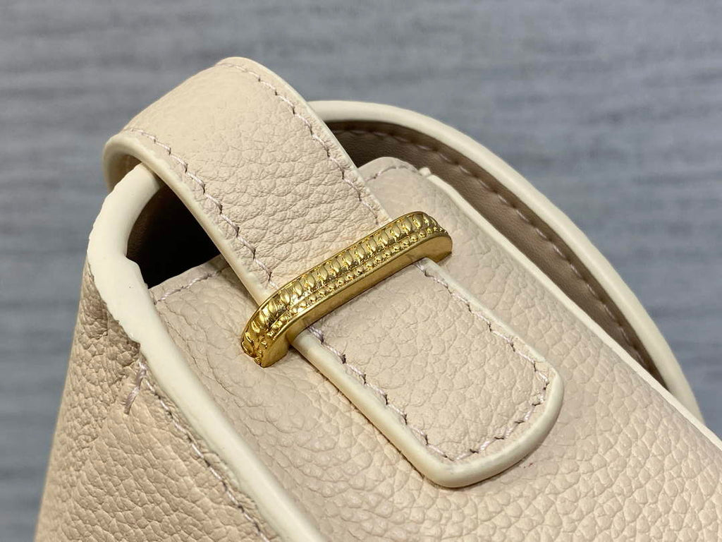 Medium Dior Médaillon Flap Bag - Apricot Grained Calfskin M3920