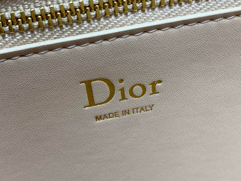Medium Dior Médaillon Flap Bag - Apricot Grained Calfskin M3920