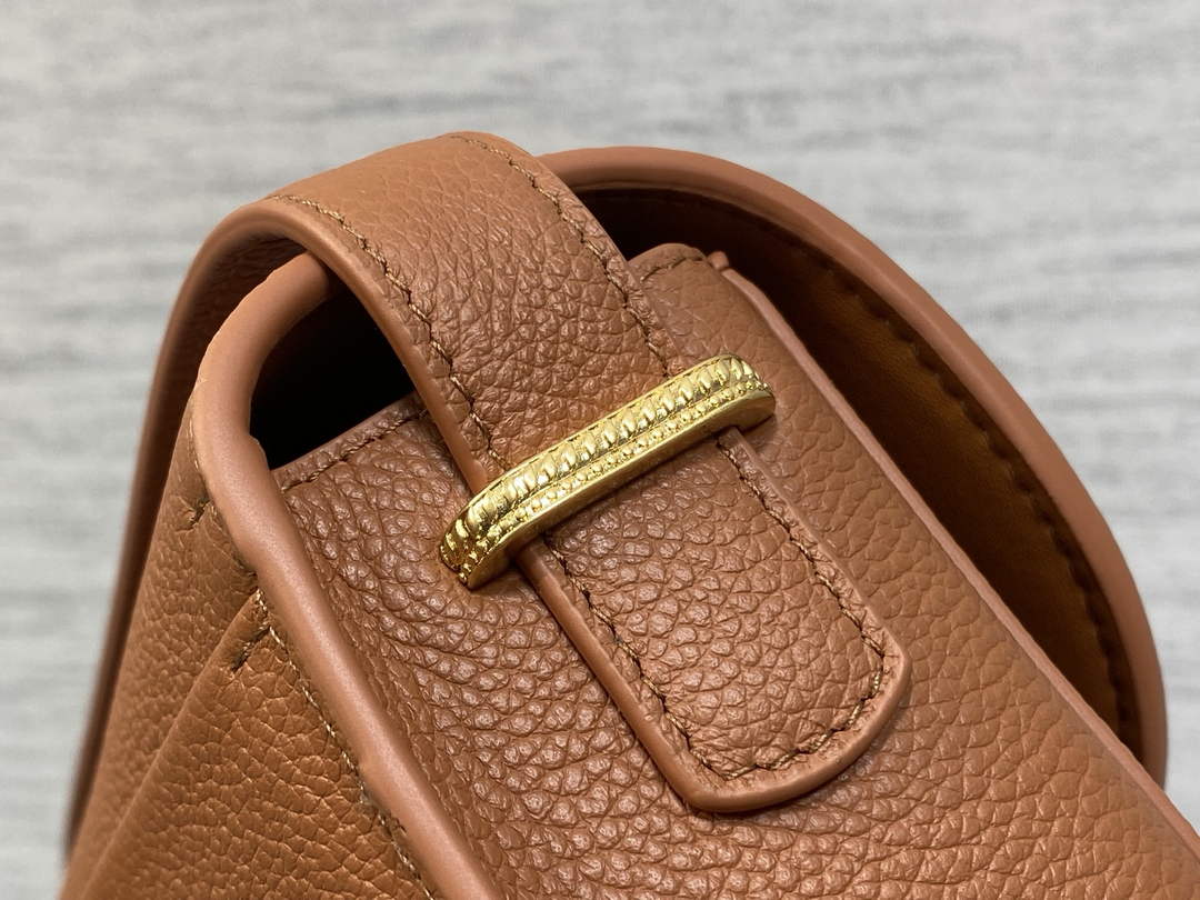 Medium Dior Médaillon Flap Bag - Brown Grained Calfskin M3920