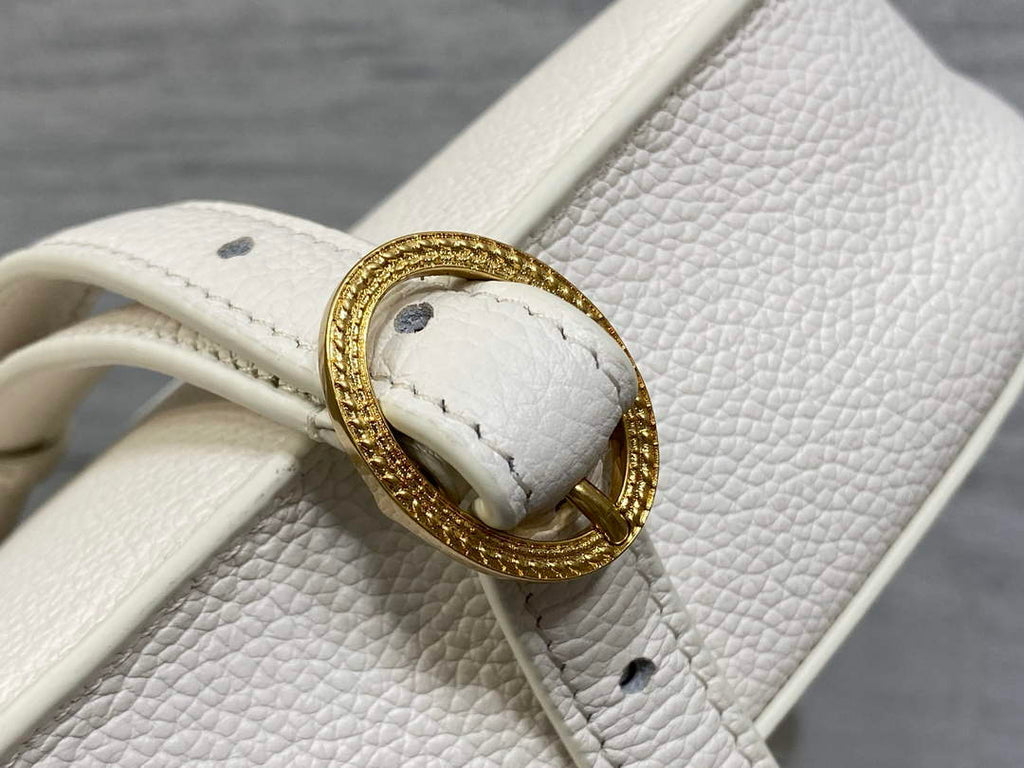 Small Dior Médaillon Flap Bag – White Grained Calfskin M3919