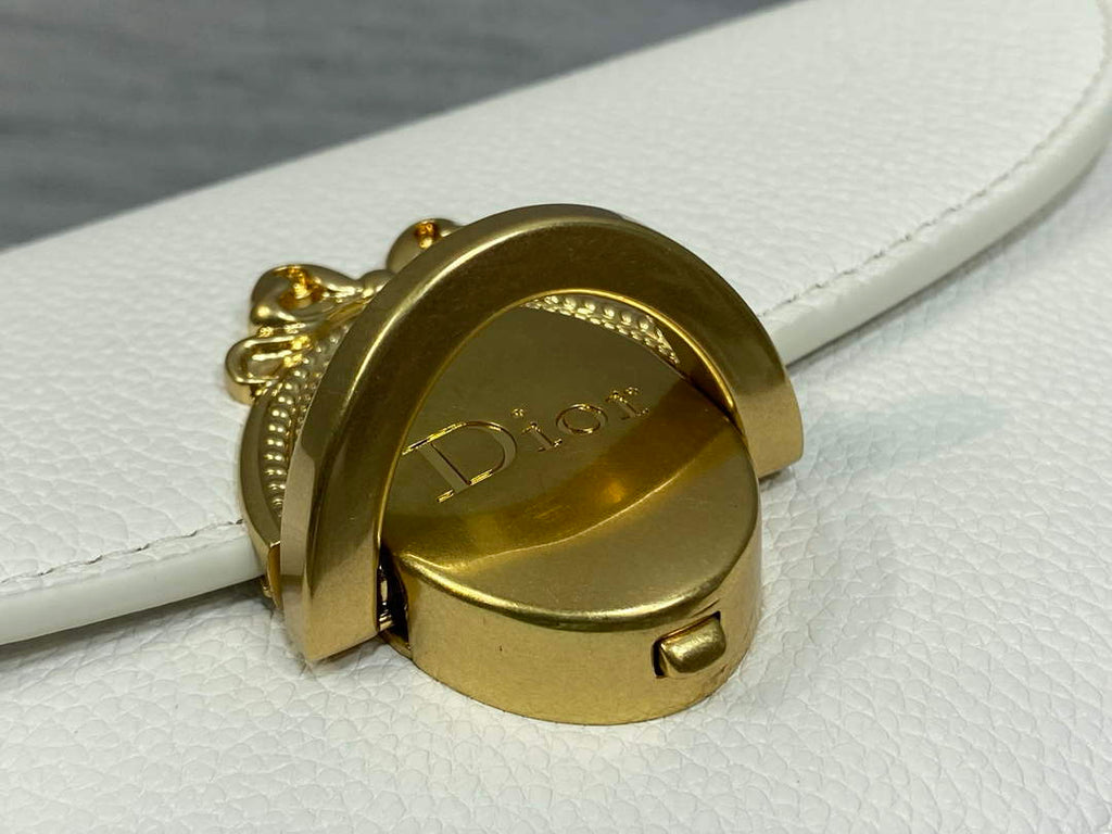 Small Dior Médaillon Flap Bag – White Grained Calfskin M3919