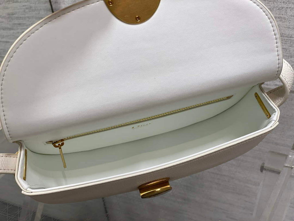 Small Dior Médaillon Flap Bag – White Grained Calfskin M3919