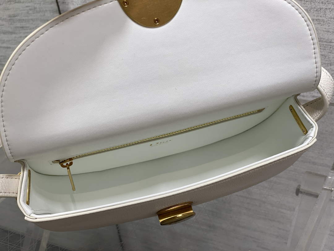 Small Dior Médaillon Flap Bag – White Grained Calfskin M3919