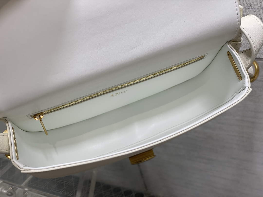 Medium Dior Médaillon Flap Bag - White Grained Calfskin M3920