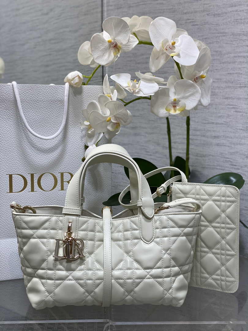 Small Dior Toujours Bag M2822 White Macrocannage Calfskin - Default Title - View 1