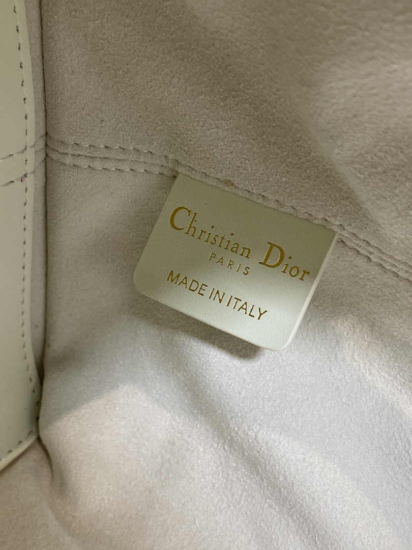 Small Dior Toujours Bag M2822 White Macrocannage Calfskin
