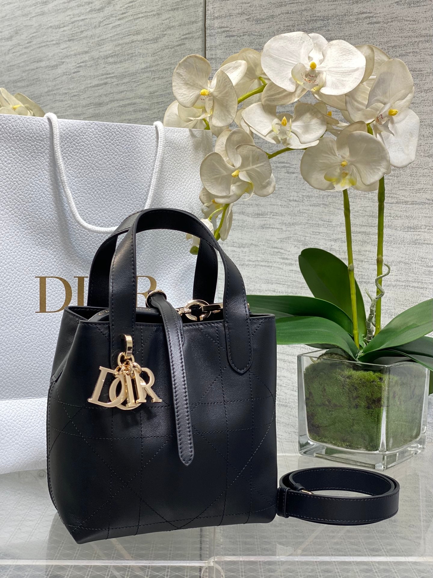 Small Dior Toujours Vertical Tote Bag – Black Flat Macrocannage Calfskin – M2835 - Default Title - View 1