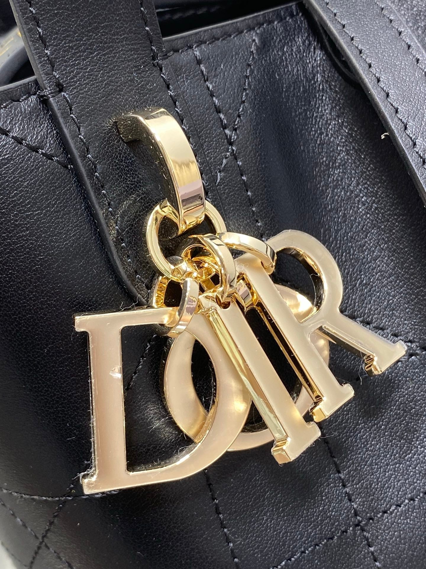 Small Dior Toujours Vertical Tote Bag – Black Flat Macrocannage Calfskin – M2835 - Default Title - View 4