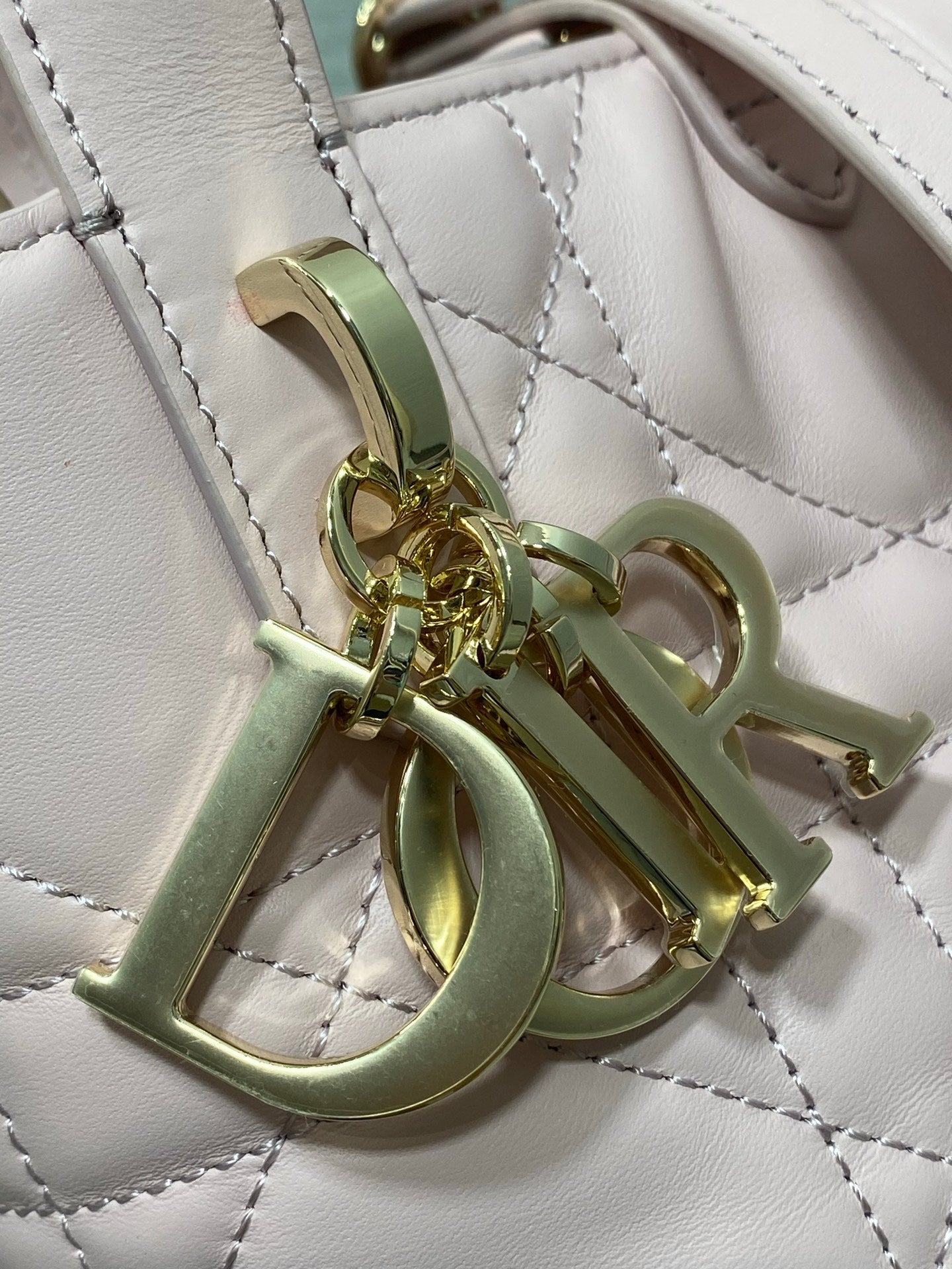 Small Dior Toujours Vertical Tote Bag – Pink Macrocannage Calfskin – M2835 - Default Title - View 4