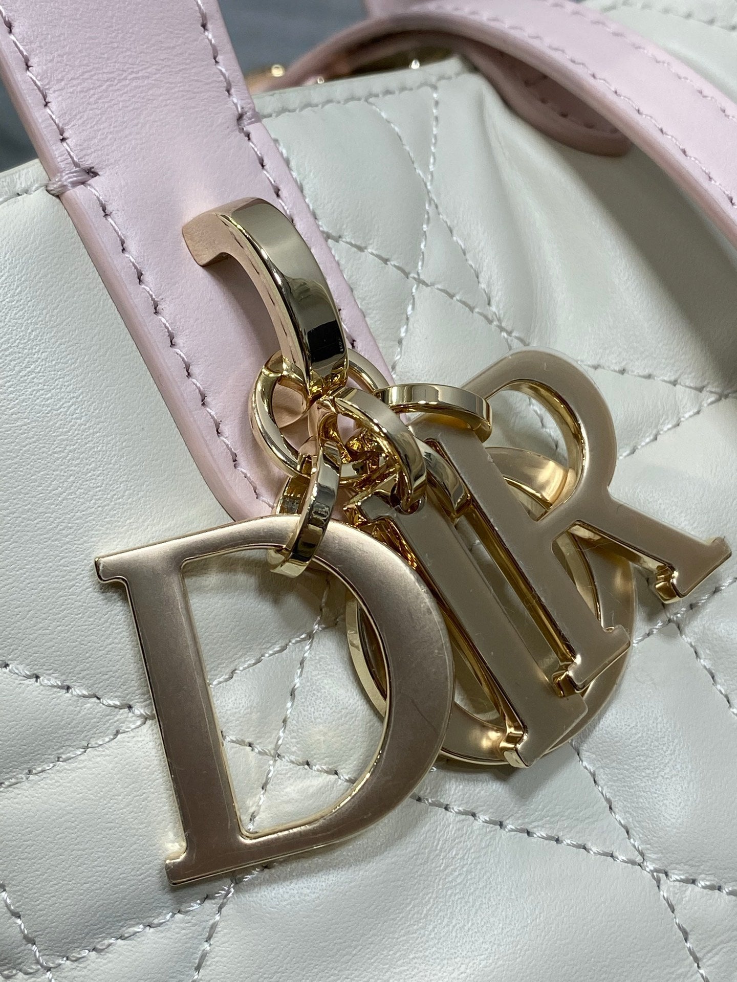Small Dior Toujours Vertical Tote Bag - Latte and Pink Macrocannage Calfskin – M2835 - Default Title - View 4