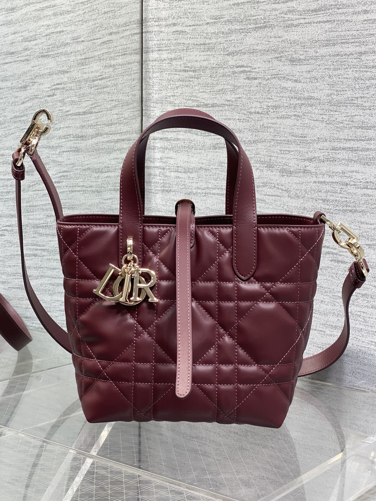 Small Dior Toujours Vertical Tote Bag – Red Macrocannage Calfskin – M2835 - Default Title - View 2