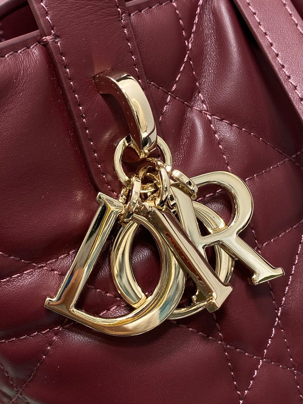 Small Dior Toujours Vertical Tote Bag – Red Macrocannage Calfskin – M2835 - Default Title - View 4