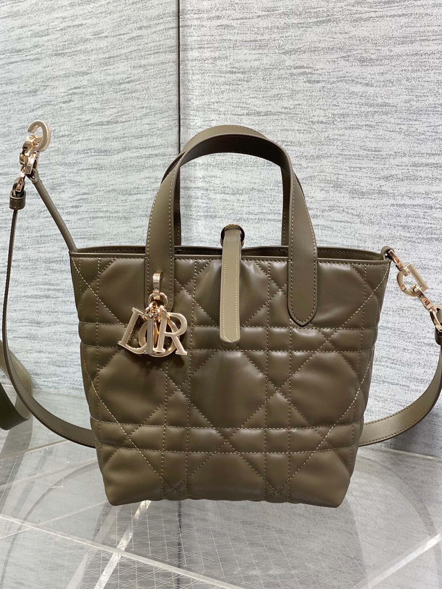 Small Dior Toujours Vertical Tote Bag – Green Macrocannage Calfskin – M2835 - Default Title - View 2
