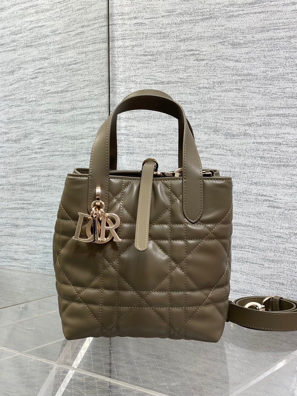 Small Dior Toujours Vertical Tote Bag – Green Macrocannage Calfskin – M2835 - Default Title - View 3