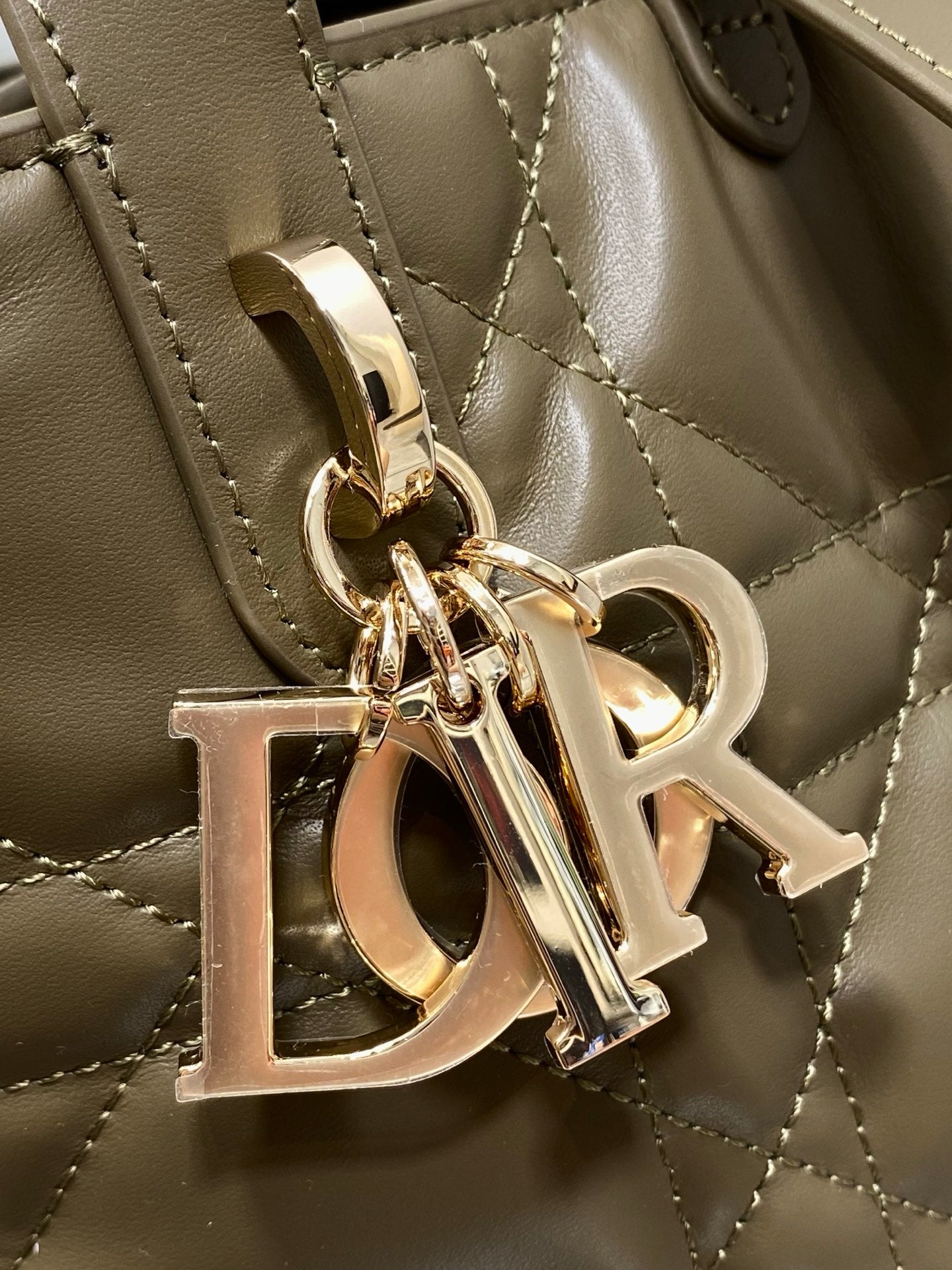 Small Dior Toujours Vertical Tote Bag – Green Macrocannage Calfskin – M2835 - Default Title - View 4