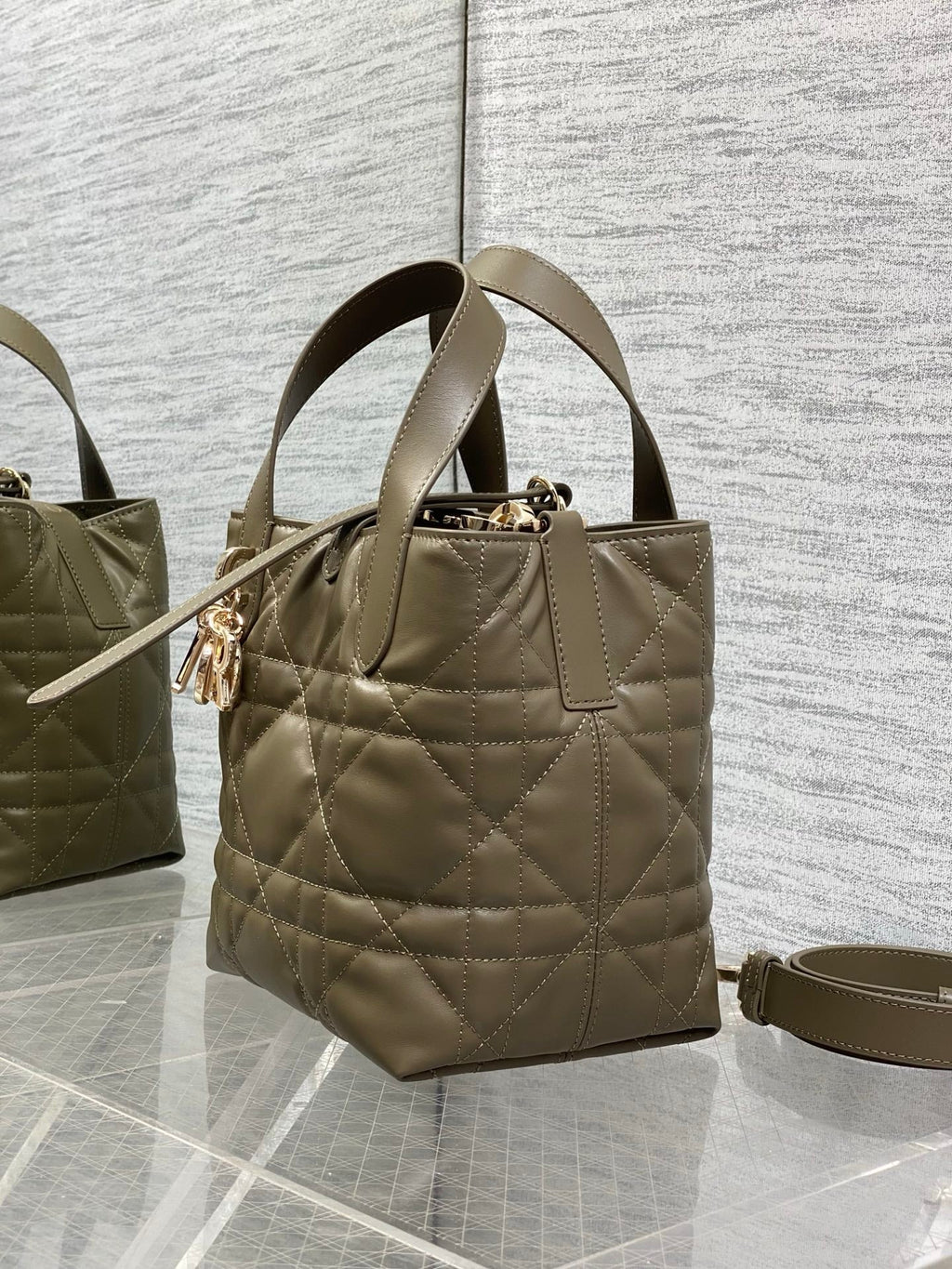 Small Dior Toujours Vertical Tote Bag – Green Macrocannage Calfskin – M2835 - Default Title - View 7