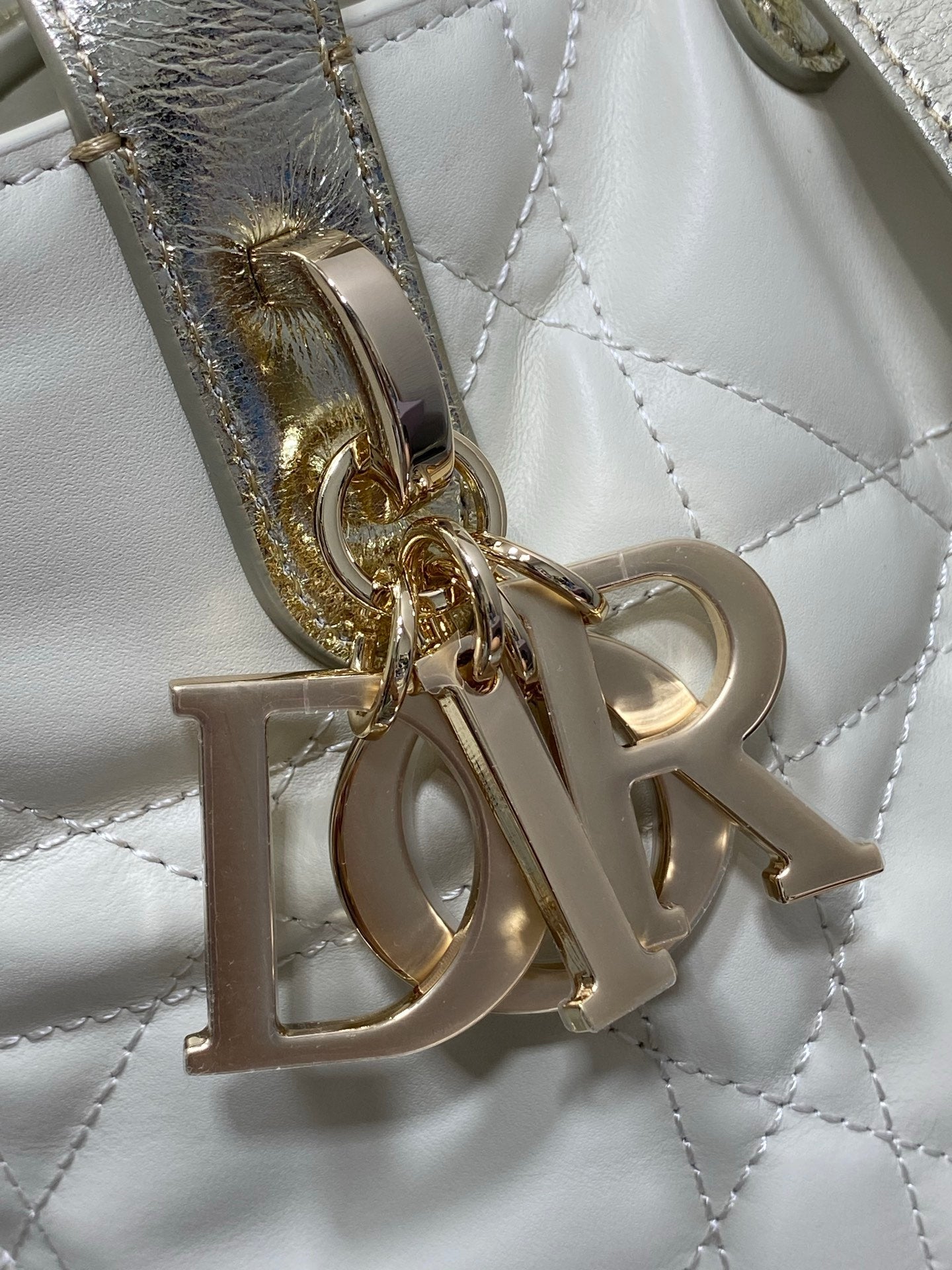 Small Dior Toujours Vertical Tote Bag - Latte and Gold Macrocannage Calfskin – M2835 - Default Title - View 4